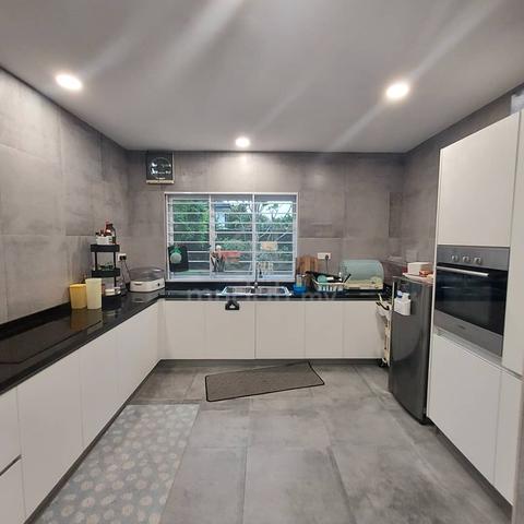 Renovated Double Storey Corner at Jalan Kempas for Sale 4