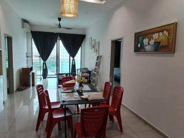 Looking for a female student from PSP to share a rental 1