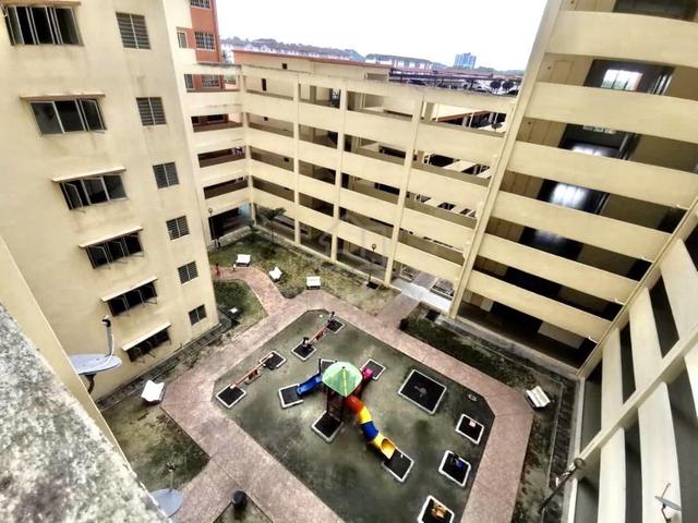 Bangi Apartment Seri Cempaka Bilik Lelaki with private balcony view 1