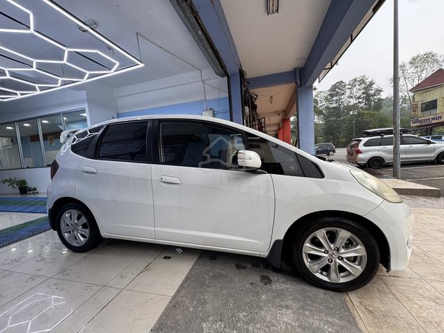 2014 Honda JAZZ 1.3 HYBRID FACELIFT (A) - 4