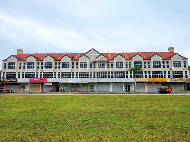 Rumah berhadapan UMPSA Gambang, Pahang 1