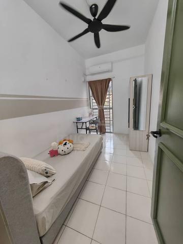 Sunway medical nurse sunway monash taylor student female unit room 1