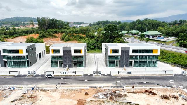 Light–Medium Factory For Rent Kawasan Perindustrian UB Rawang 1