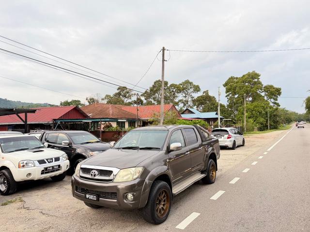 Toyota HILUX 2.5 auto kun25 - 2