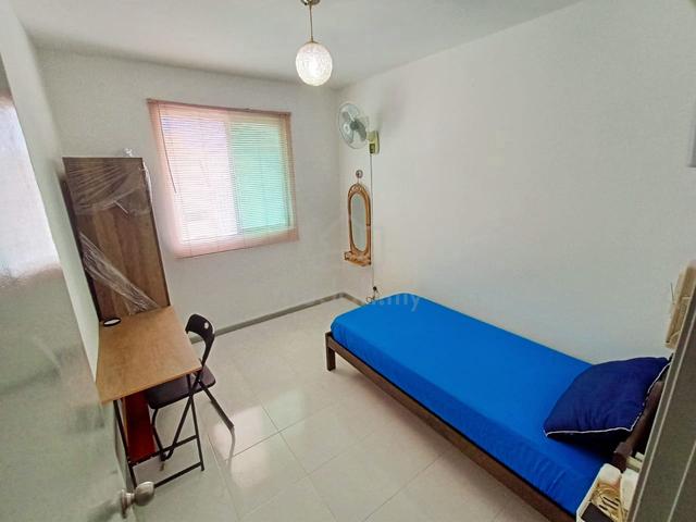 Room For Rent Harmony View Jelutong Female 1