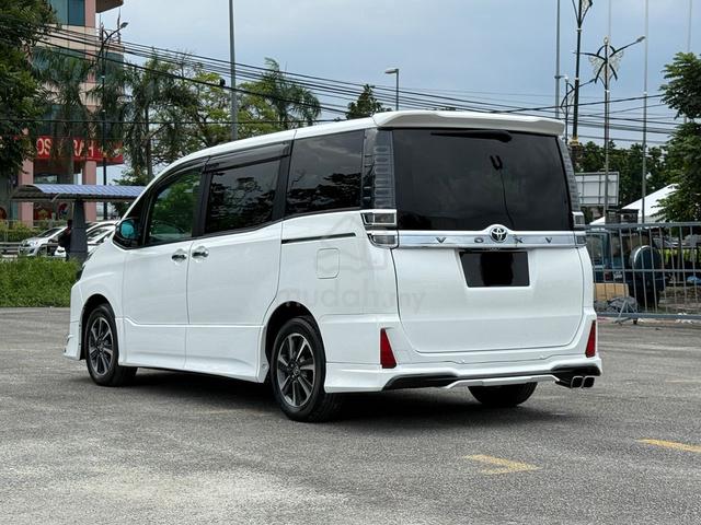 2021 Toyota VOXY 2.0 ZS KIRAMEKI III (A) - 3