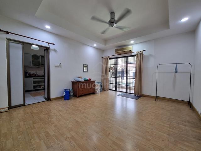 Below Market Price, Parkville Townhouse Upper Unit for Sales 1