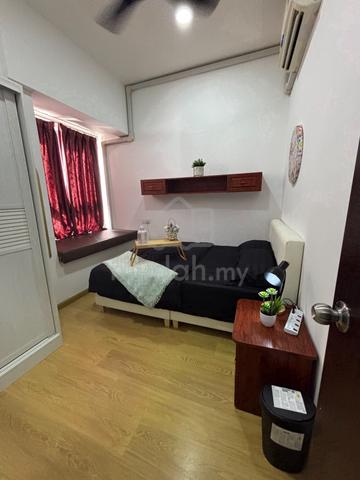 Common Room @ Amberside 😍 High Floor Unit 1
