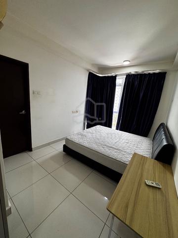KSL RESIDENCE Taman Daya, Master room with attached bath 1