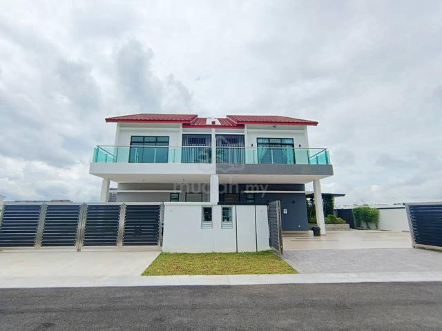 Austin Mutiara (Behind Traffic Circle) 2 Storey Cluster House Corner 1