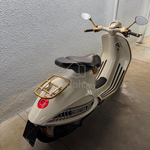 Vespa 946 Christian Dior Limited Edition - photo 10 of 20