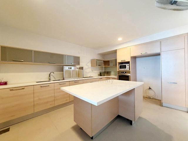 11 Gurney Drive 1