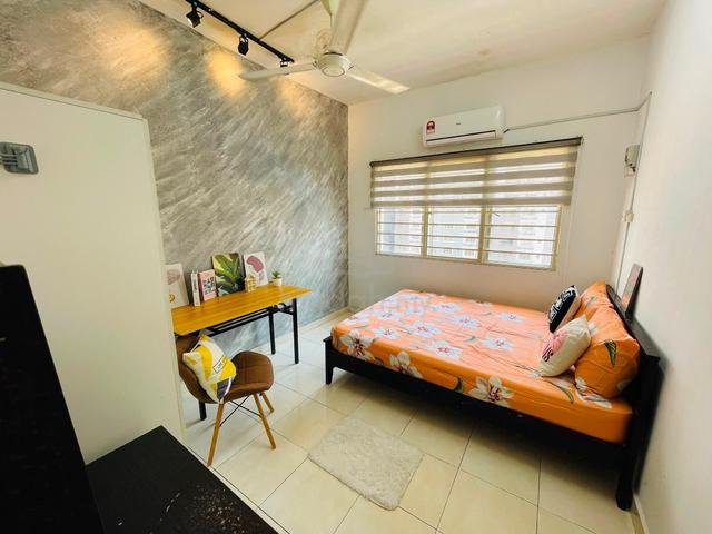 Medium Room Suriamas Condominium PJs10 Zero Deposit Fully Furnish 1