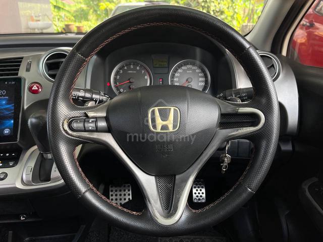 2011 Honda STREAM 1.8 i-VTEC RSZ FACELIFT (A) ORI - 5