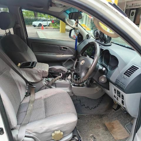 2011 Toyota HILUX 2.5 G (A) - 4