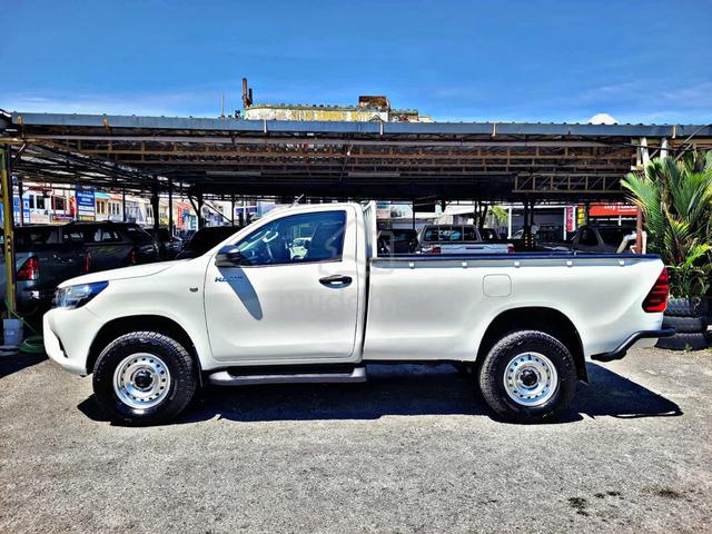 2020 Toyota HILUX 2.4D SINGLE CAB NEW TYRES TIP TO - 3