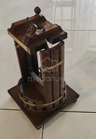 Vintage Castillon wooden swinging bottle cradle - photo 4 of 4