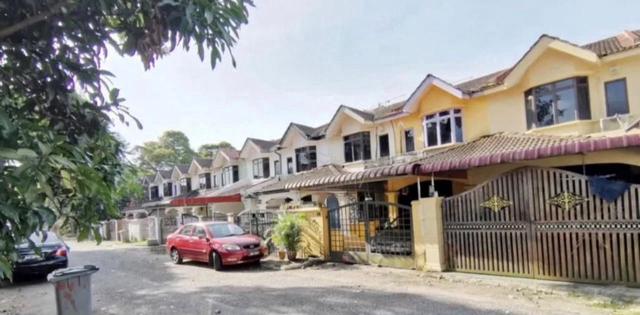 Skudai Taman Tan Sri Yaakob Jalan Putra L.M.Cost Double Storey House 1