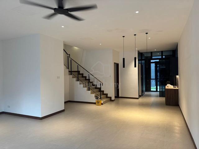 Aurora Sentral Iskandar 2 Storey Superlink Vila For Rent! 1