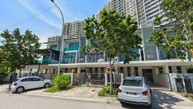 Bangi Avenue 3storey 1