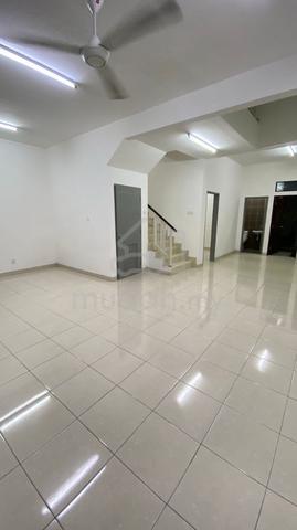 2 Storey Terrace House @ Austin Duta, Dato Onn 1