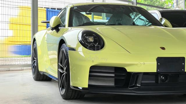2025 Porsche 911 Carrera (New Car Condition) - 1