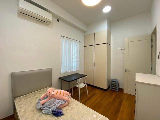 Small Room TriTower Residence Walking Distance To Ciq Fully Furnished 1