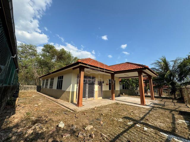 BELOW MARKET VALUE RM60K! Bungalow @ Taman Bunga Sena, Pokok Sena 1