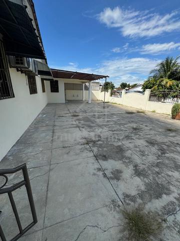 Farlim Big spacious corner house nego till deal 1