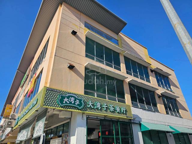 Sri kembangan Bukit serdang corner unit shop office lot for rent 1