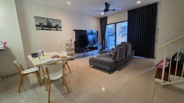 Setia Utama 2 3 Storey with Balcony For Sale Beautifully Renovated 1