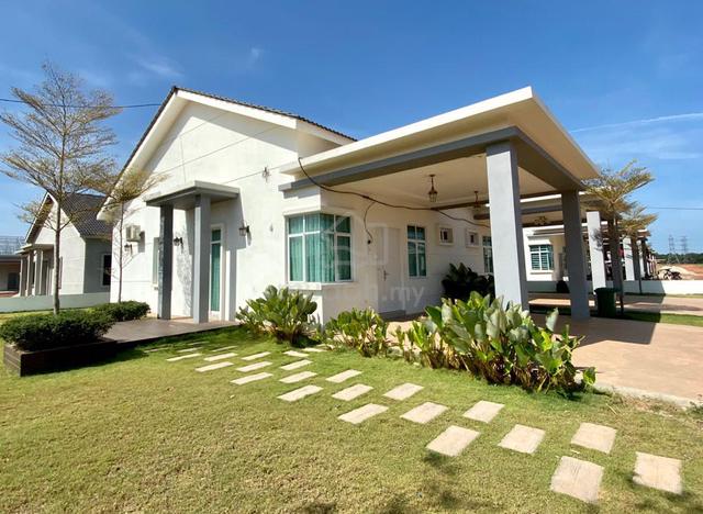 Rumah Berkembar Setingkat di Lunas 1
