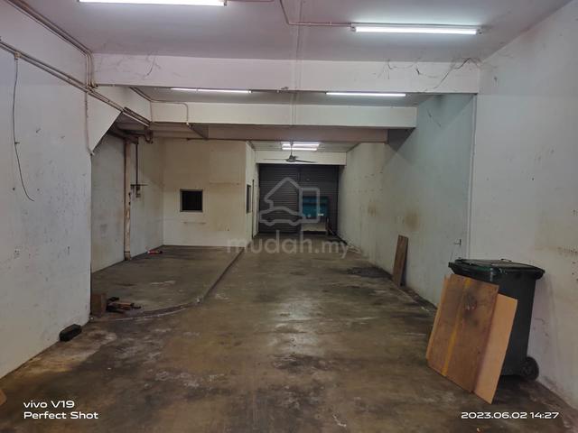 Tamam Beringan 1.5Story shop house  for rent 1