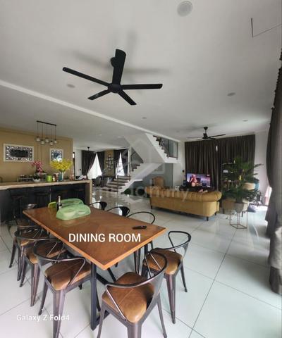 SEMI-D in Sendayan .This house boasts the spacious charm of Bungalow 4