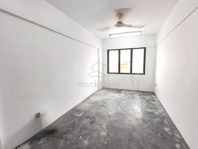 Pandamaran Flat 1