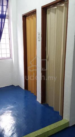 Room with window inside at Taman Klang Utama 5