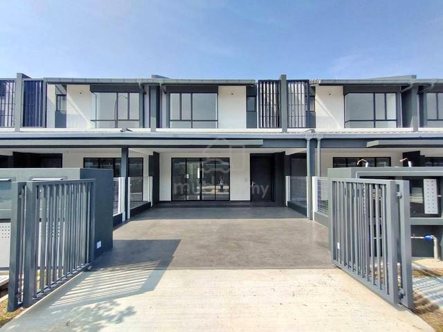 Nadira Bandar Bukit Raja 2 Storey House For Rent 1