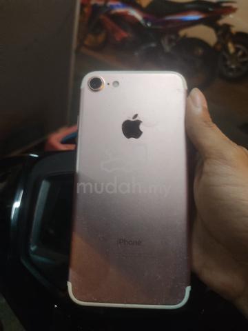 iphone 7 - photo 2 of 3