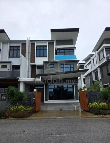 Taman Nusa Sentral 3-Sty Semi-D 40x80' | Unblocked View |  1