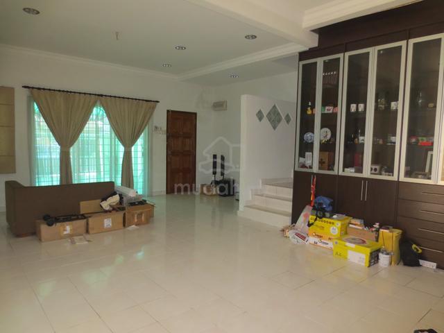 Taman Prima Saujana Terrace house end lot for Sale 1
