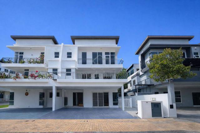 Triple Storey Semi Detached House Perdana Lake View East, Cyberjaya 1