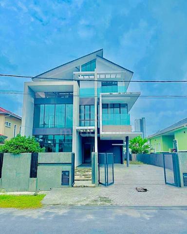 2.5 Storey Bungalow Taman Universiti Bangi For Sale 1