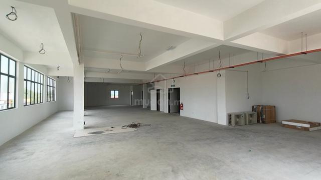 CORNER Shoplot (3-Storey) Jalan Besar Seri Kembangan【Anchor Tenant】 1