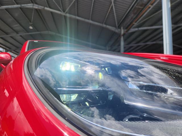 2022 Porsche Macan New Facelift Panoramic Roof - 2