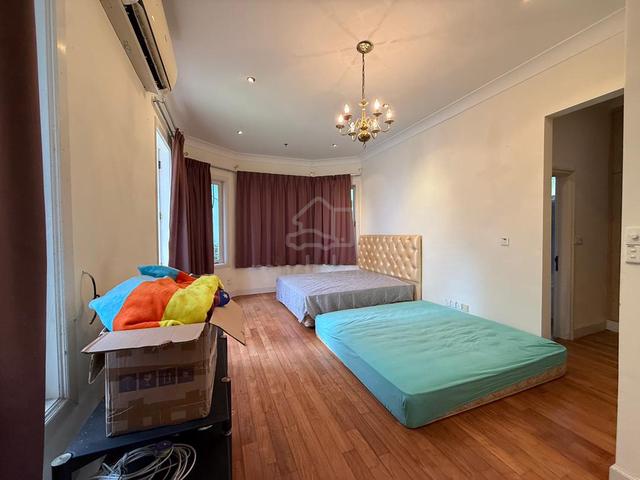 SPACIOUS Bungalow With SWIMMING POOL @ Ozana Villa Ayer Keroh 1