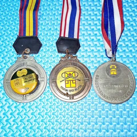 Vtg 1980s Malaysia Squash Association Medals Set - photo 2 of 6