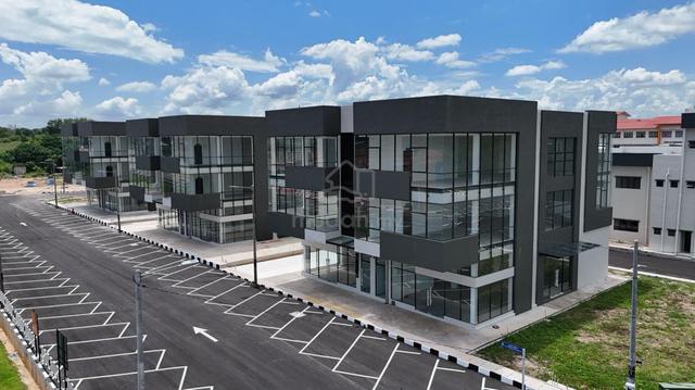 Pusat Perniagaan KIARA Central Three Storey Semi-D ShopLot 1