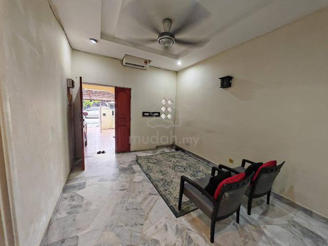 Renovated + 20'x70' + Murah di Taman Kinrara 5, Puchong 1