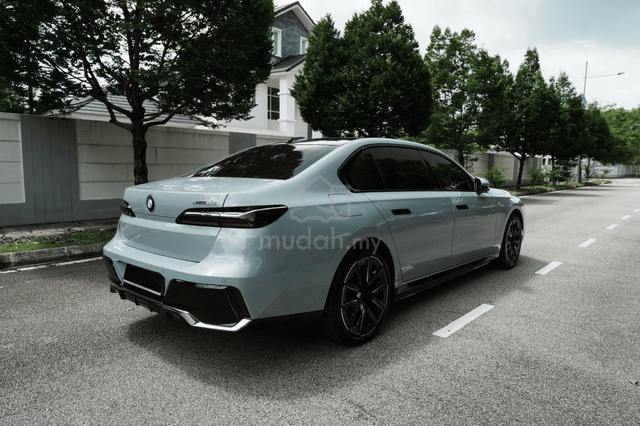 2023 BMW i7xDrive60 M Sport Brooklyn Grey Metallic - 2