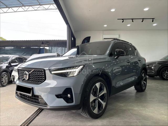 2022 Volvo XC40 2.0 B5 R-Design-Full Service Volvo - 1